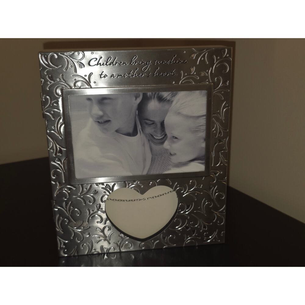 Hallmark Keepsake “Heart of Motherhood “4x6 Metal‎ Photo Frame & Pocket Box